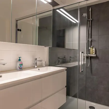 Weloveoostende - Newly Renovated Large 150m From The - Including Bed Sheets And Final Clea-ning Daire Oostende